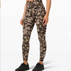 Lululemon High Rise Invigorate 7/8 Tight